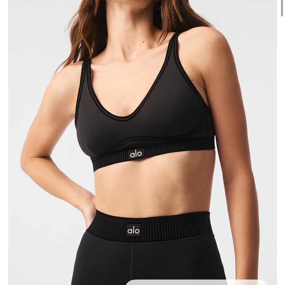ALO Yoga Black Sports Bra with Moisture-Wicking Fabric